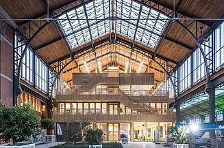 Gare Martime Foto des mit Holz umgebauten Gare Martimes in Brüssel